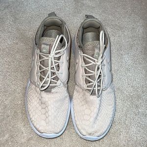 Nike tan sneakers